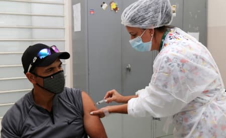 Imunização! Jacareí segue com aplicação da segunda dose e dose de reforço em todas as unidades de saúde, na segunda-feira (25)