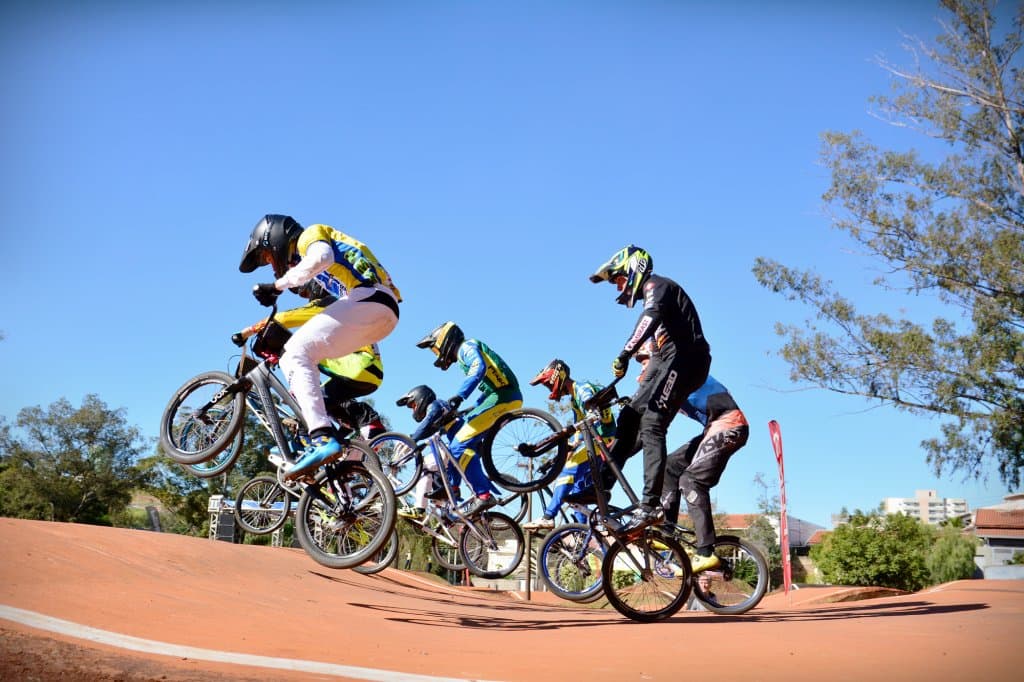 É campeão! Três atletas de Jacareí conquistam o título brasileiro de Bicicross