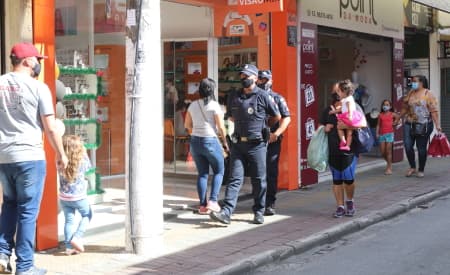 Patrulhamento a pé: começa ação preventiva da GCM de Jacareí na área comercial central