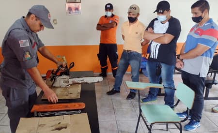 Defesa Civil participa de treinamento para operação de motosserra