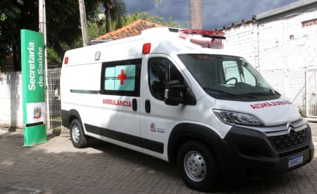 Secretaria de Saúde de Jacareí recebe nova ambulância proveniente de emenda parlamentar