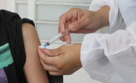 Jacareí vacina crianças de 7 e 8 anos, sem comorbidades, na quinta-feira (27)