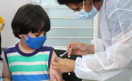 Jacareí amplia vacinação contra a Covid-19 para crianças de 6 meses a 2 anos, com comorbidades