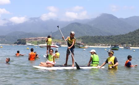 Agita Férias: Prefeitura de Jacareí leva 200 crianças para se divertirem na praia