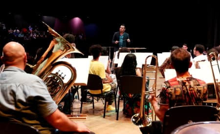 Banda Sinfônica Jovem e Serial Funkers se apresentam no aniversário de Jacareí