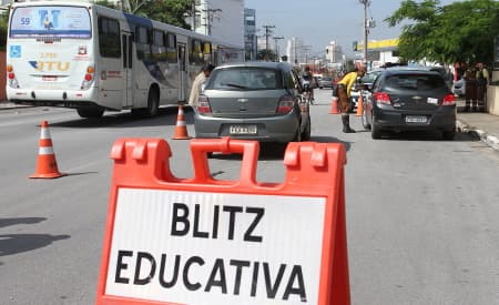 Maio Amarelo! Secretaria de Mobilidade Urbana de Jacareí realiza diversas ações educativas e foca atenção nos motociclistas