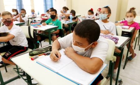 Uso de máscaras volta a ser obrigatório em escolas e prédios públicos, em Jacareí