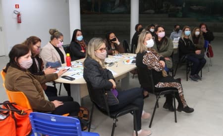 Prefeitura de Jacareí reúne professores para implantação do Estudo da História Afro-brasileira e Indígena em escolas da cidade