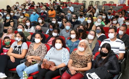 Educação de Jacareí entrega certificados para 600 alunos dos cursos profissionalizantes do programa EducaMais Lamartine