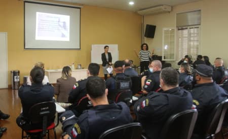 Guardas Civis Municipais de Jacareí participam de treinamento sobre a Lei Maria da Penha