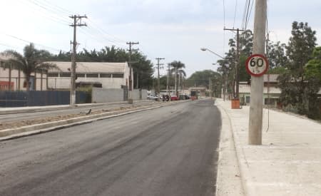 Em obras, Avenida Castelo Branco começa a receber nova pavimentação