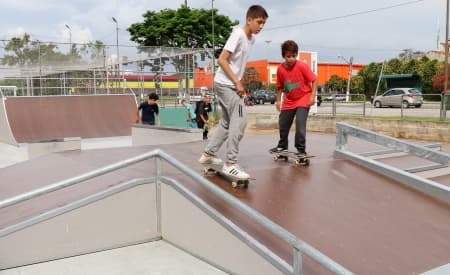 Secretaria de Esportes & Recreação revitaliza três quadras poliesportivas e inaugura pista de skate, em Jacareí
