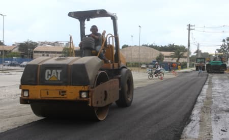 Duplicação da Avenida Castelo Branco começa a ser asfaltada, em Jacareí