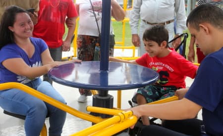 Prefeitura de Jacareí inaugura brinquedos adaptados para pessoas com deficiência, nos parques da Cidade e dos Eucaliptos