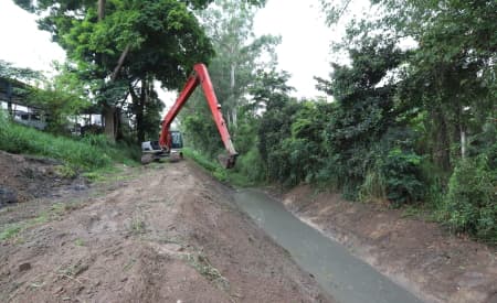 Prefeitura de Jacareí conclui limpeza da vala de drenagem, no Jardim Siesta