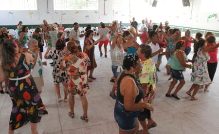 Centro de Convivência Viva Vida promove festa de Carnaval para a melhor idade, em Jacareí
