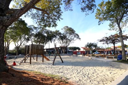 Praça Francisco Lopes Chaves é entregue revitalizada, no Parque Meia Lua, com pátio para eventos, iluminação em LED, novos bancos e paisagismo