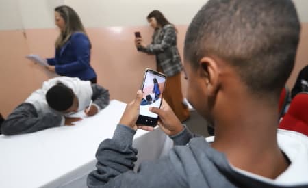 Mais 17 jovens em medida socioeducativa assinam contrato de aprendizagem em acordo entre Prefeitura de Jacareí e Ministério Público do Trabalho