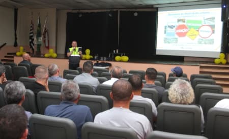Prefeitura promove palestras a seus servidores em alusão ao Dia Nacional do Motorista