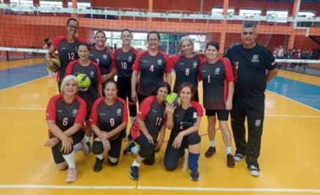 Futsal de Jacareí goleia no Paulista e vôlei adaptado vence na Super Liga Regional