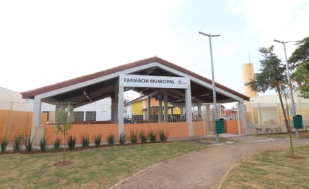 Prefeitura de Jacareí entrega reforma de ampliação da área de espera da Farmácia Municipal