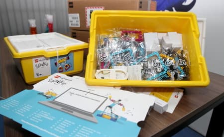 Cerimônia no Lec@ marca a entrega de kits de Robótica para curso de professores municipais