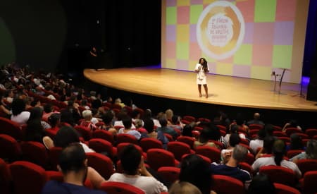 Público de mais de 500 pessoas prestigia o 2º Fórum Regional de Direitos Humanos no Teatro Municipal
