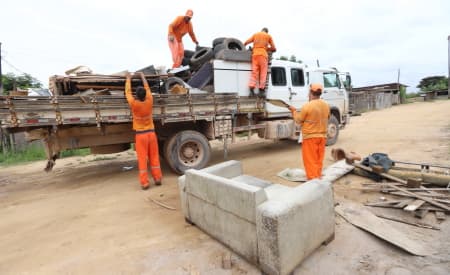 Operação Cata-Treco recolhe mais de 22 toneladas de materiais nos bairros Parque Meia-Lua, Bandeira Branca, e Campo Grande, em Jacareí
