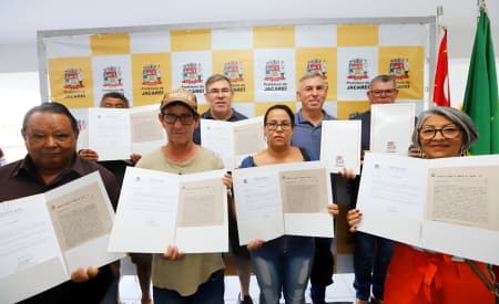 Fim da espera! Após mais de 40 anos, Prefeitura de Jacareí entrega títulos de regularização fundiária aos moradores do Rio Comprido
