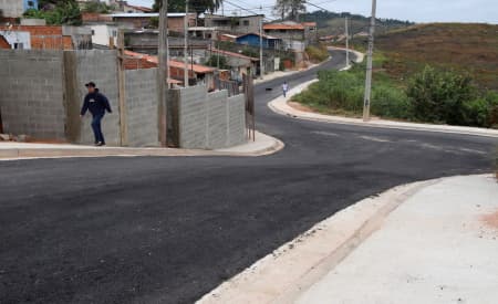 Prefeitura prossegue com obras de melhorias na Rua Olinda Mercadante