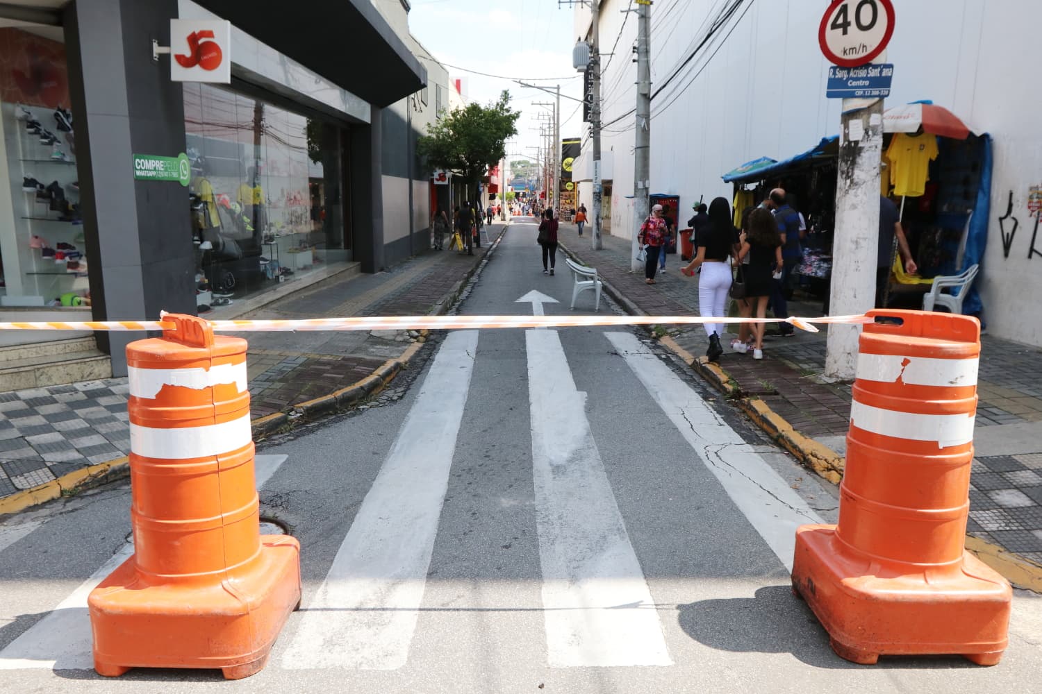 Compras de Natal: Rua Acrísio Santana, no Centro, será fechada para veículos a partir deste sábado (7)