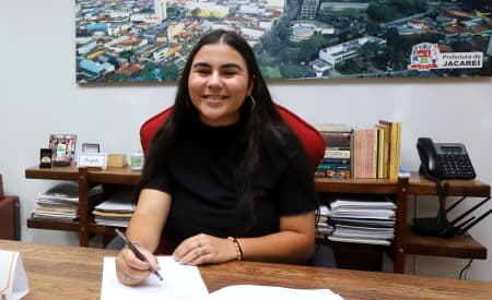 Estudante de 15 anos toma posse como ‘prefeita por um dia’, em Jacareí