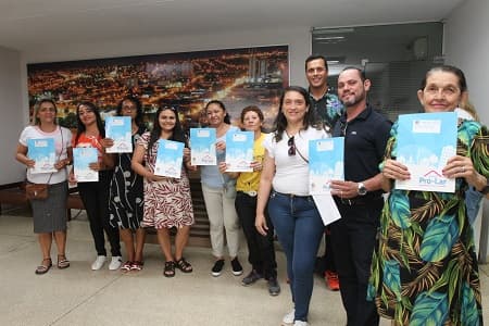 Fundação Pró-Lar e Prefeitura de Jacareí entregam 83 títulos e concluem regularização do Vila Ita II