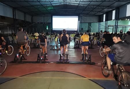 Mais de 200 pessoas participam do Bikecine Jacareí