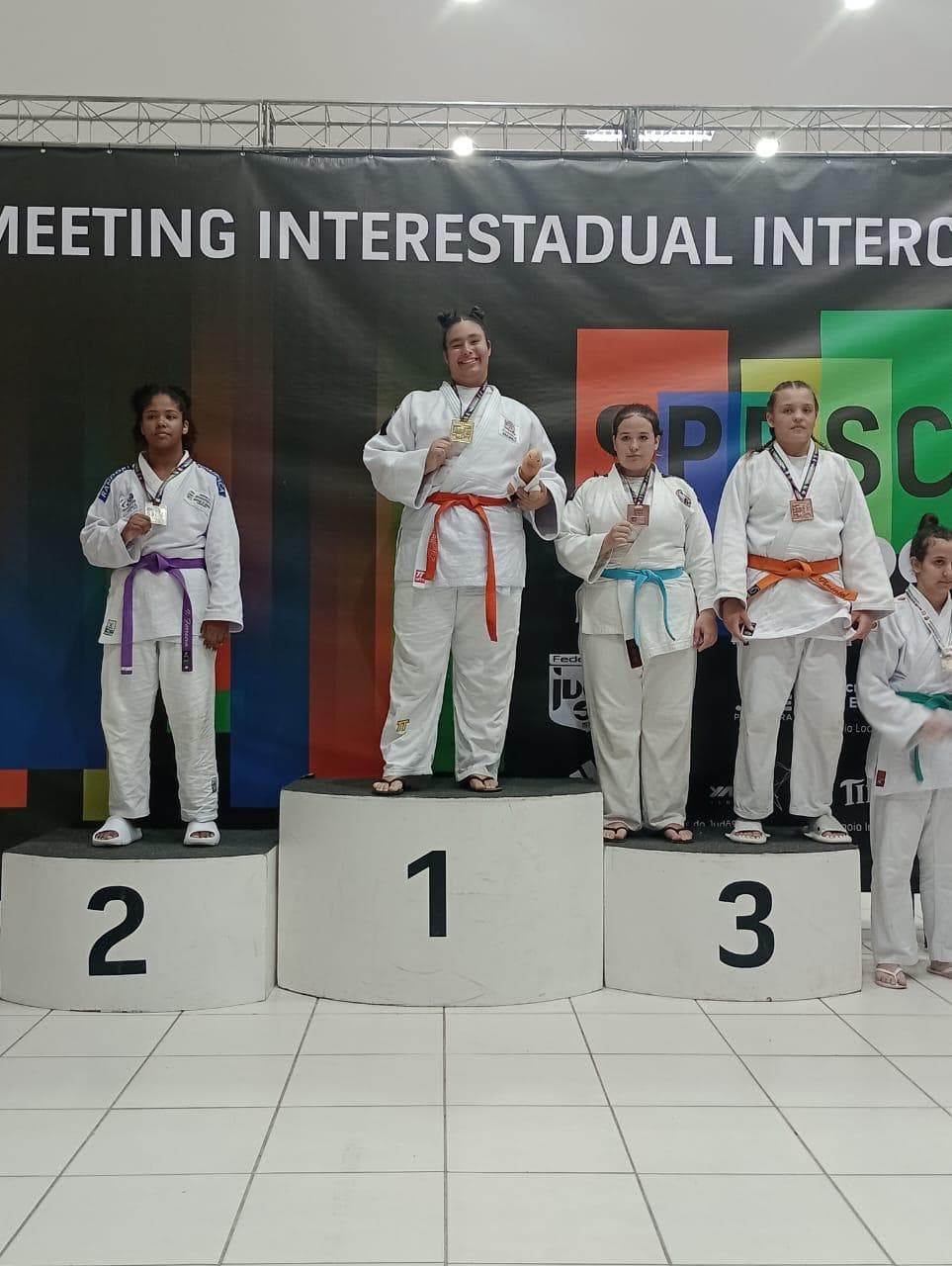 Judô de Jacareí conquista ouro e prata no Meeting Interestadual