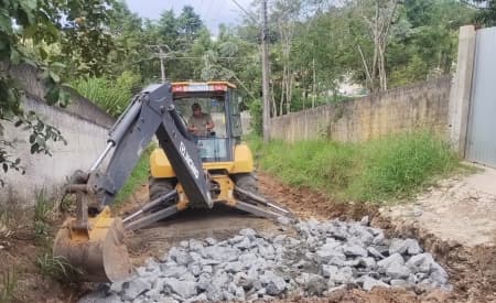 Equipes da Prefeitura realizam manutenção nas estradas rurais