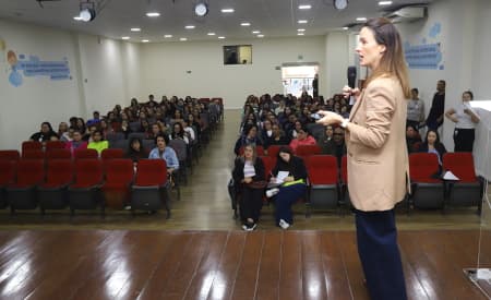 ‘Simpósio de Aleitamento Materno’ reúne profissionais de saúde e reforça importância do cuidado nos primeiros anos de vida dos bebês
