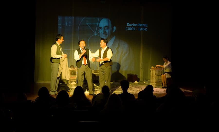 “O Legítimo Pai da Bomba Atômica”: drama histórico tem espetáculo na 19ª Mostra de Artes Cênicas de Jacareí