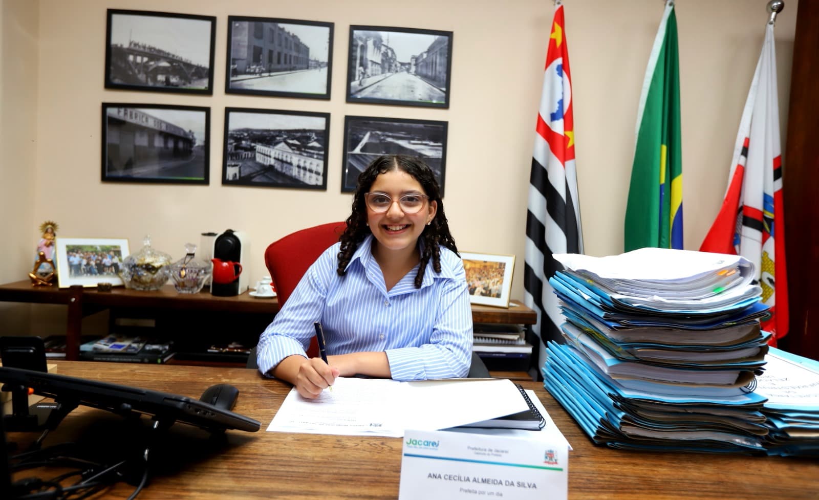Prefeita por um dia! Estudante de 11 anos toma posse e vive rotina como chefe do Executivo