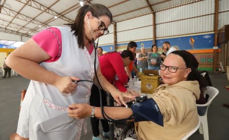 Outubro Rosa: Jacareí leva ações de saúde para comunidades e mulheres em situação de vulnerabilidade social
