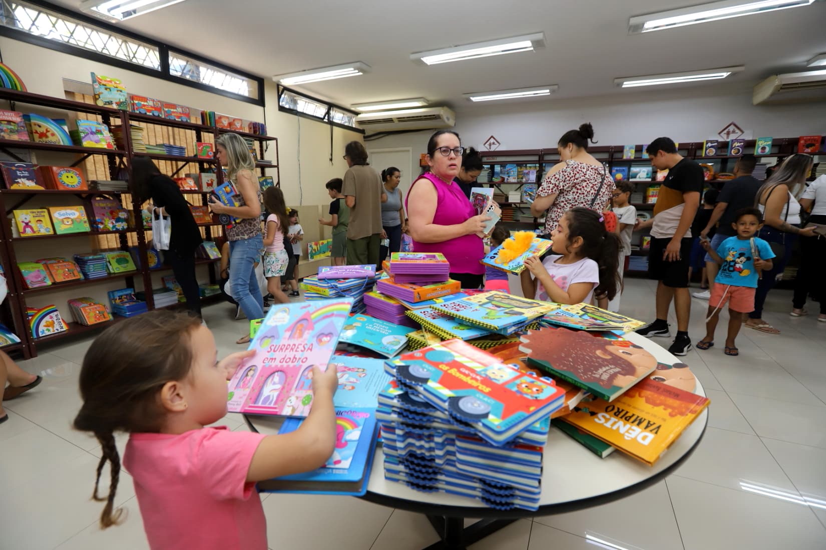 Dia do Livro: Biblioteca Municipal registra aumento de empréstimos de livros em meio à evolução digital