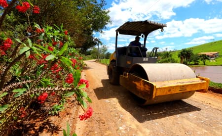 Prefeitura implementa ‘Projeto Chuvas de Verão’ para manutenção em estradas rurais