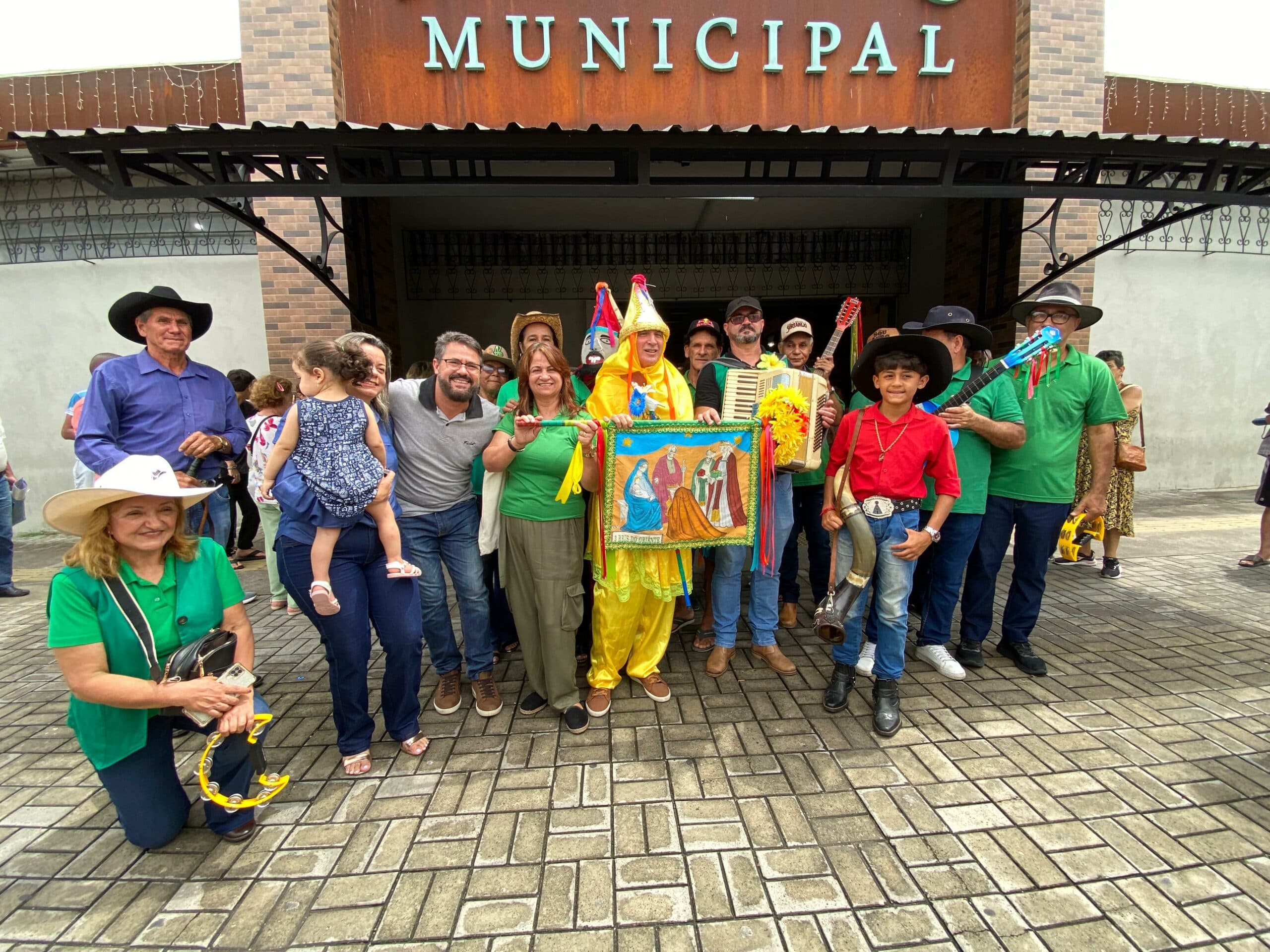 Encontro de Folias leva cultura e a tradição das Folias de Reis ao Mercado Municipal, neste sábado (10)
