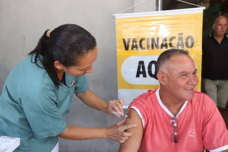 Equipe de vacinação itinerante estará no Mercadão Municipal neste sábado (16)