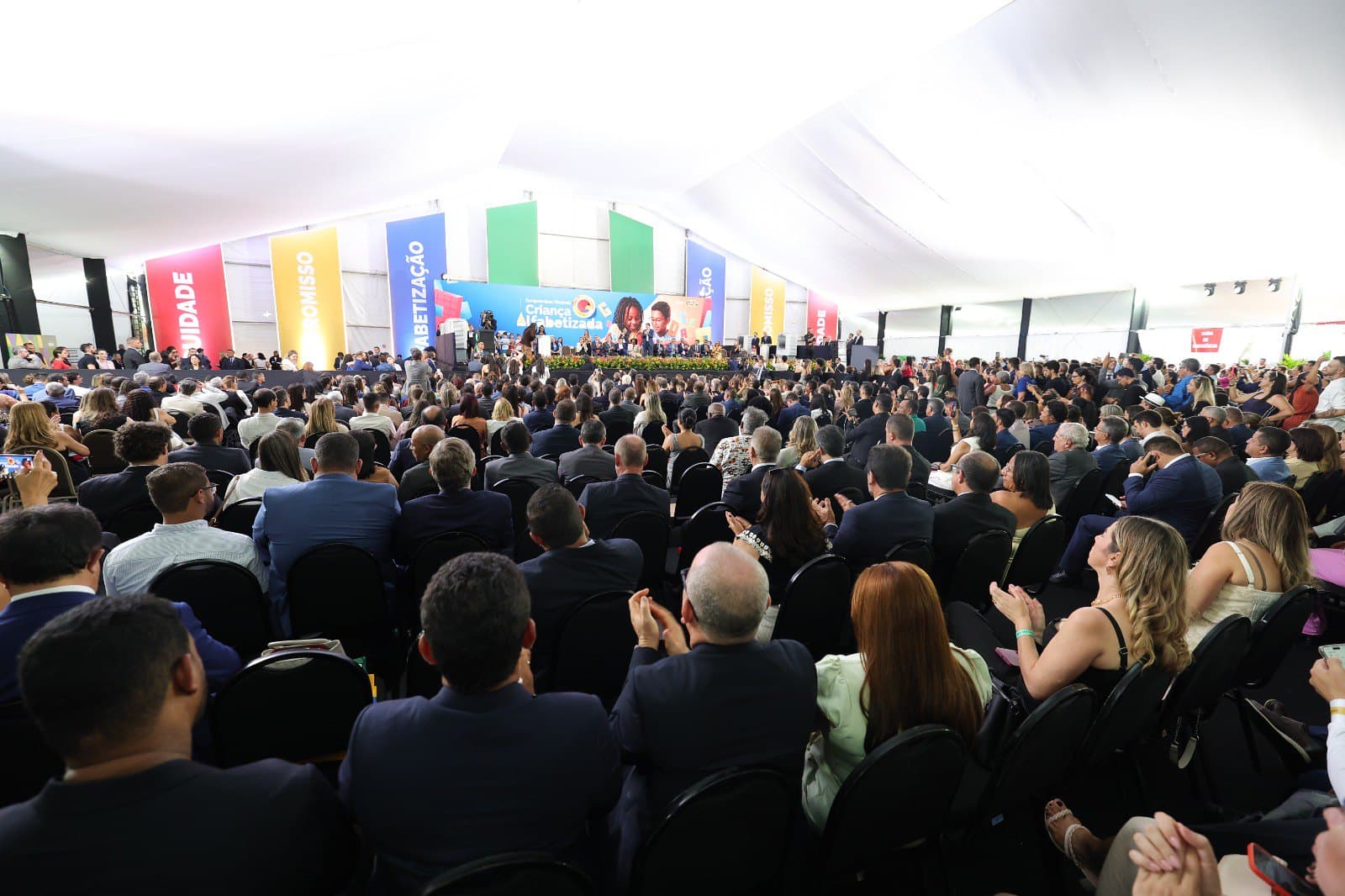 Prefeitura de Jacareí é reconhecida com categoria “ouro” e obtém “Selo Nacional Compromisso com a Alfabetização”, em Brasília