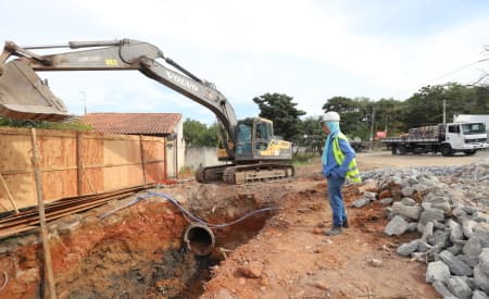 Obras para readequação e melhoria viária têm início na Rua Padre Eugênio, importante via da região oeste